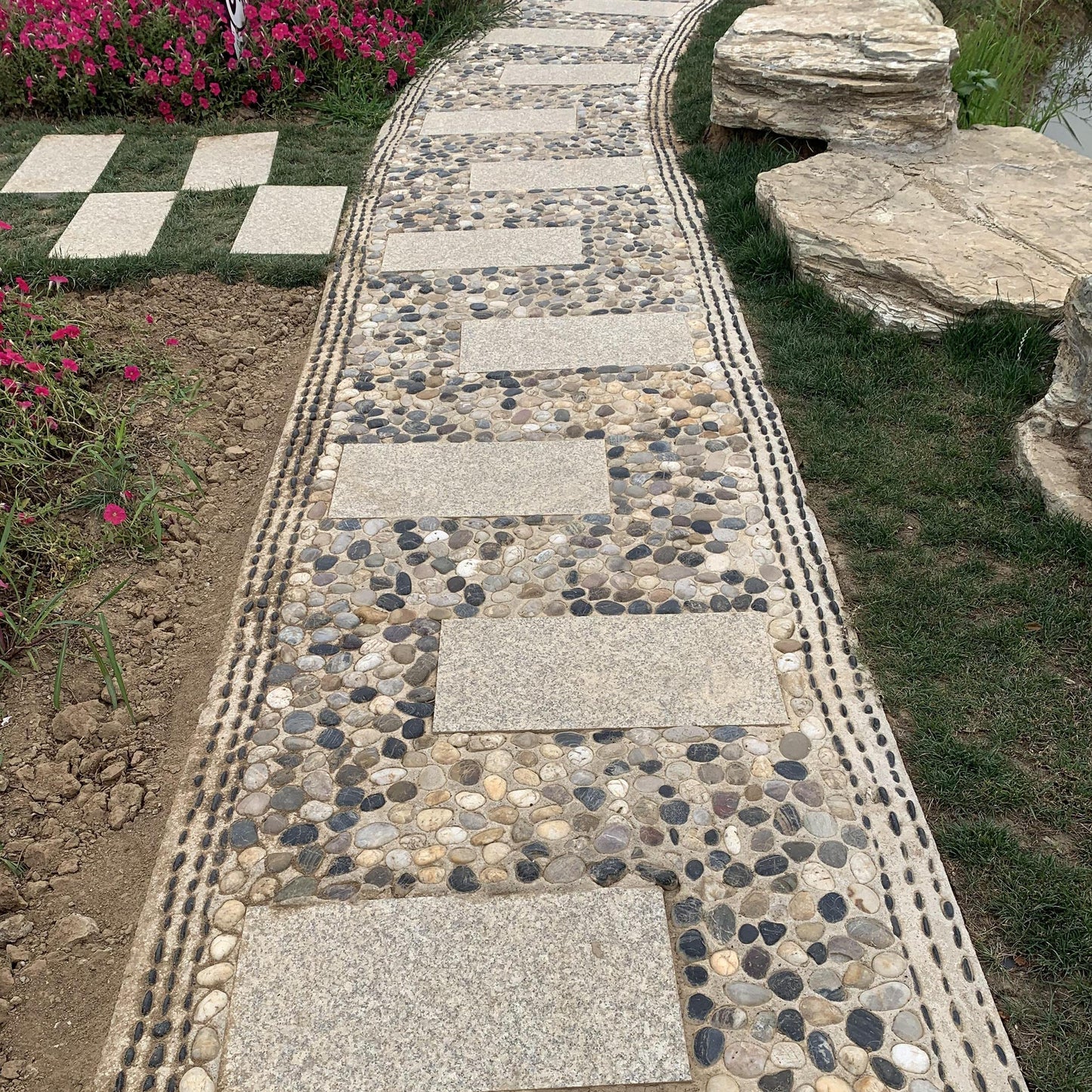 FANTIAN 20 lbs Decorative Pebbles for Outdoor Landscaping, 1-2 inch Polished River Rocks for Plant Outdoor, Aquarium, Vase, Fish Tank Gravel, River Stones and Garden Rocks