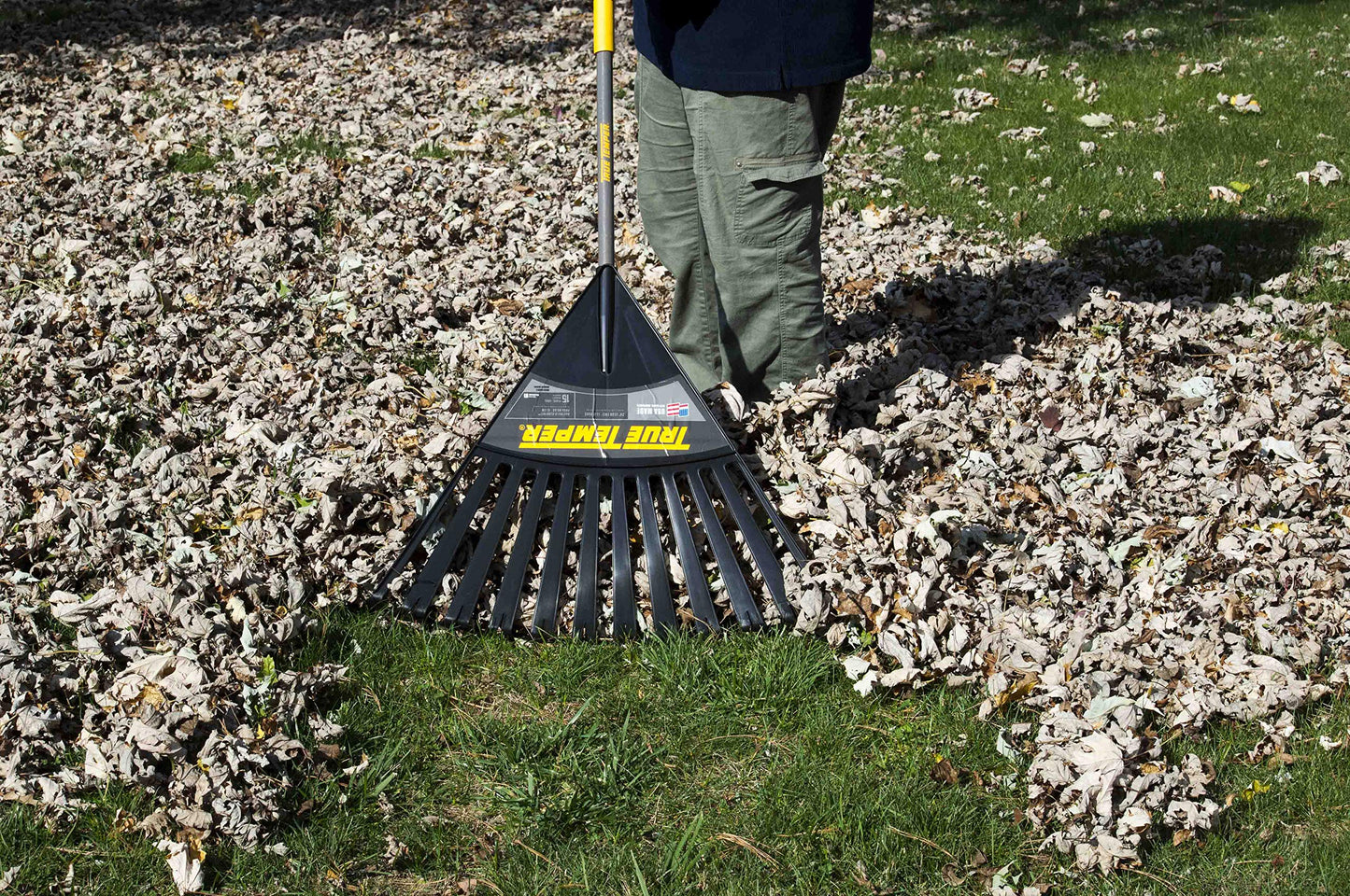 True Temper 2914912 Clog Free Poly Leaf Rake with 48 in. Hardwood Handle with Cushion Grip, 24 Inch