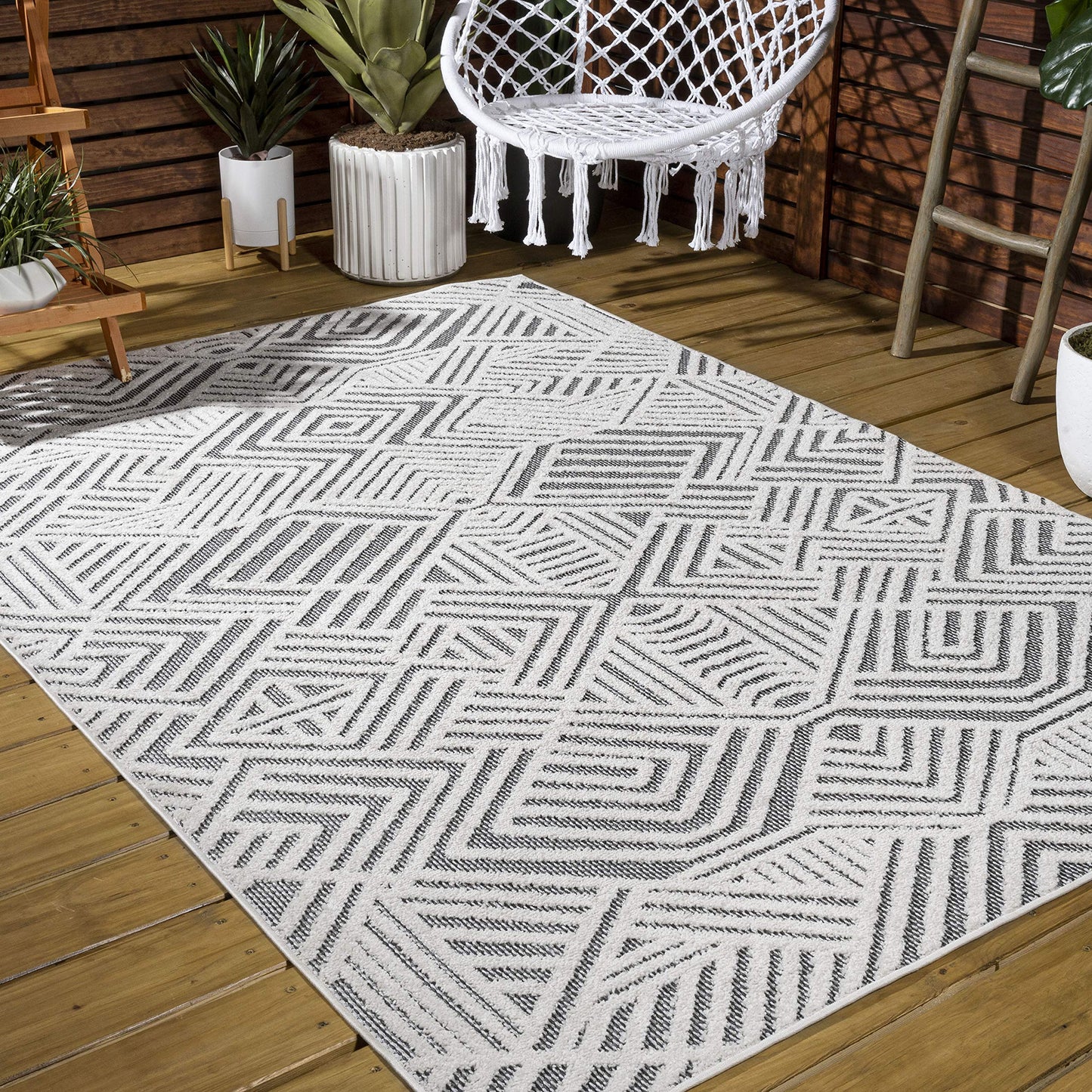 JONATHAN Y Art Deco Geometric Indoor Outdoor Area Rug 4X6 White/Black, Jordan High-Low Pile for Backyard, Patio, Porch, Easy-Cleaning, High Traffic, Pet-Friendly, Non-Shedding (SBH103A-4)