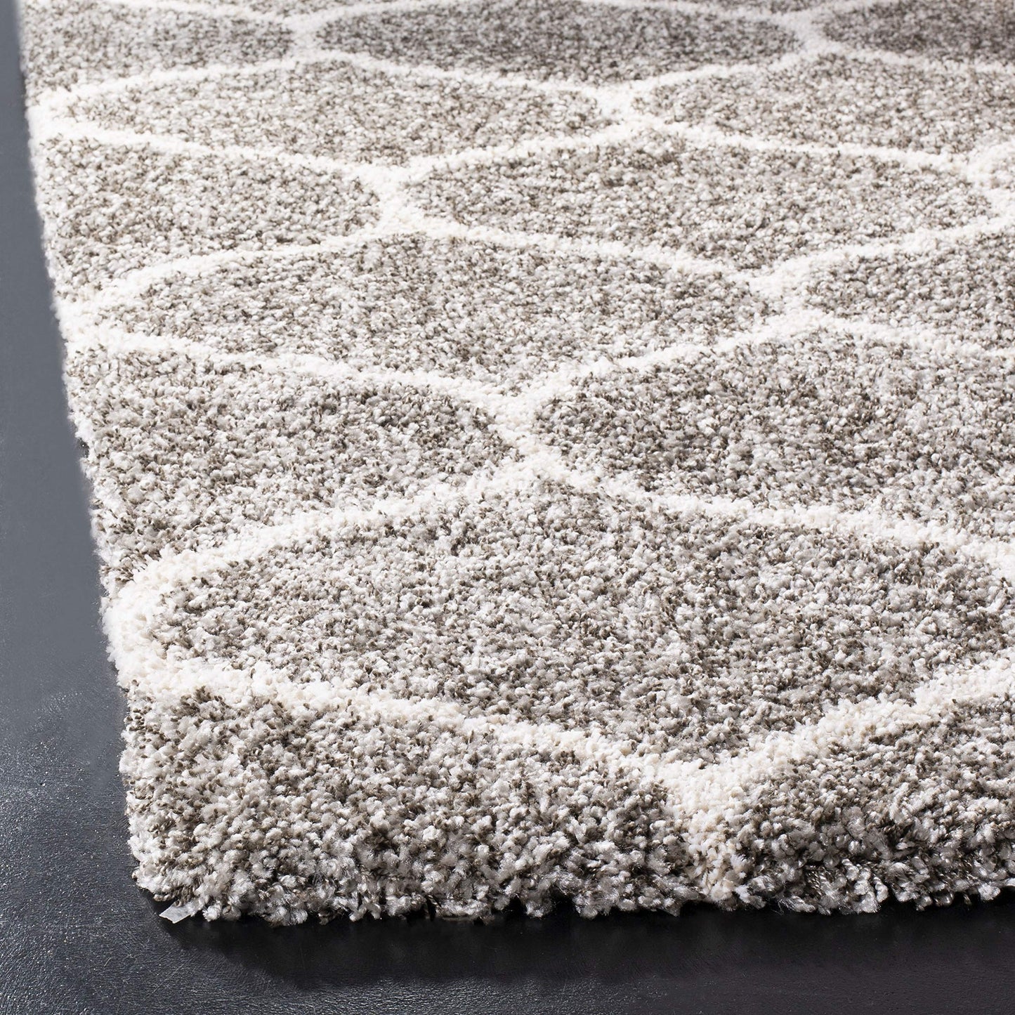 SAFAVIEH Hudson Shag Collection Accent Rug - 2'3" x 3'9", Grey & Ivory, Trellis Design, Non-Shedding & Easy Care, 2-inch Thick Ideal for High Traffic Areas in Entryway, Living Room, Bedroom (SGH280B)