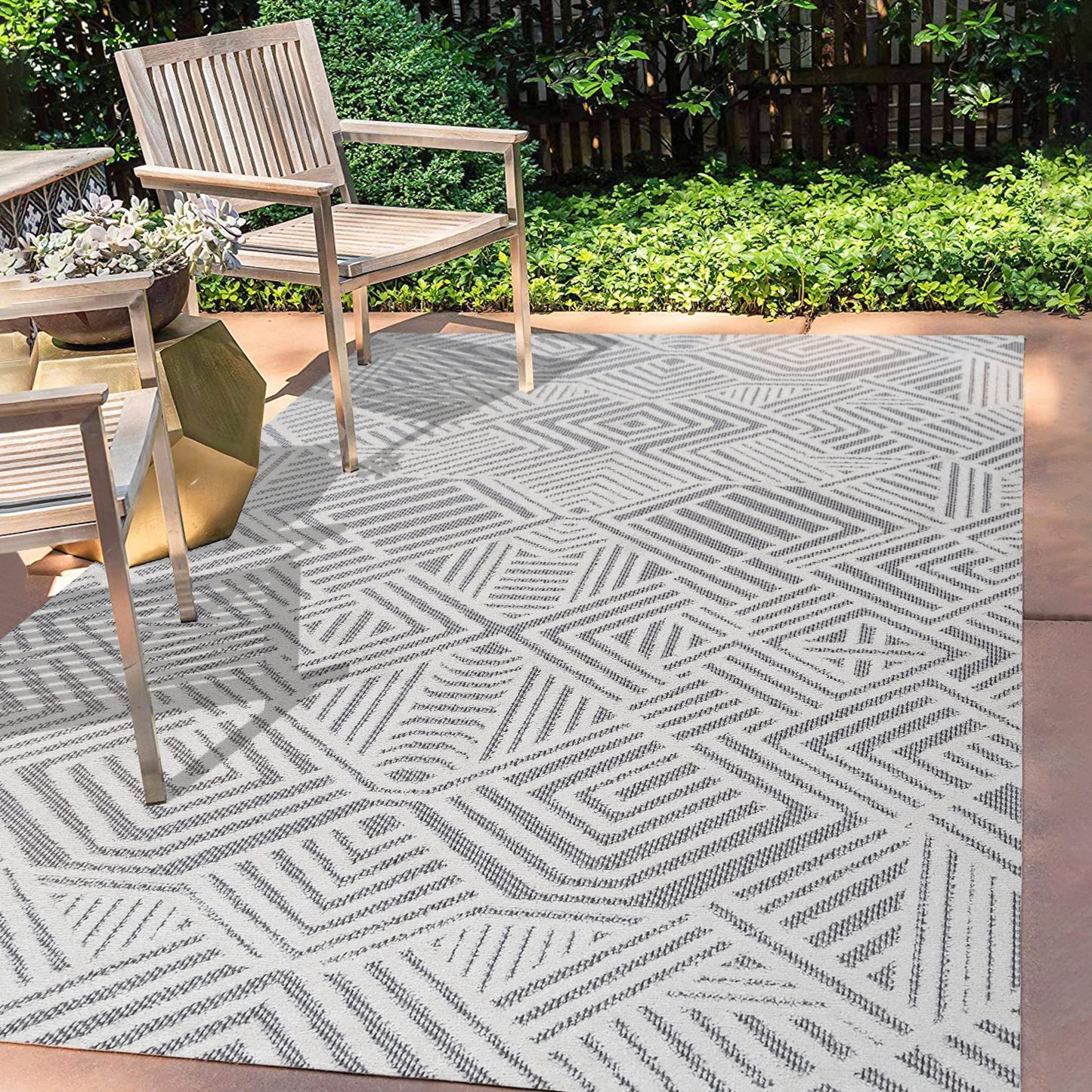 JONATHAN Y Art Deco Geometric Indoor Outdoor Area Rug 4X6 White/Black, Jordan High-Low Pile for Backyard, Patio, Porch, Easy-Cleaning, High Traffic, Pet-Friendly, Non-Shedding (SBH103A-4)