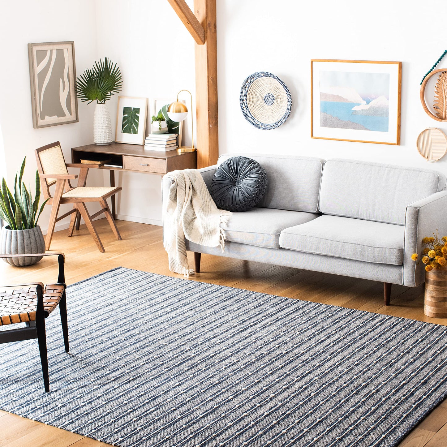 SAFAVIEH Striped Kilim Collection 8' x 10' Navy / Blue STK513N Handmade Flatweave Cotton Area Rug