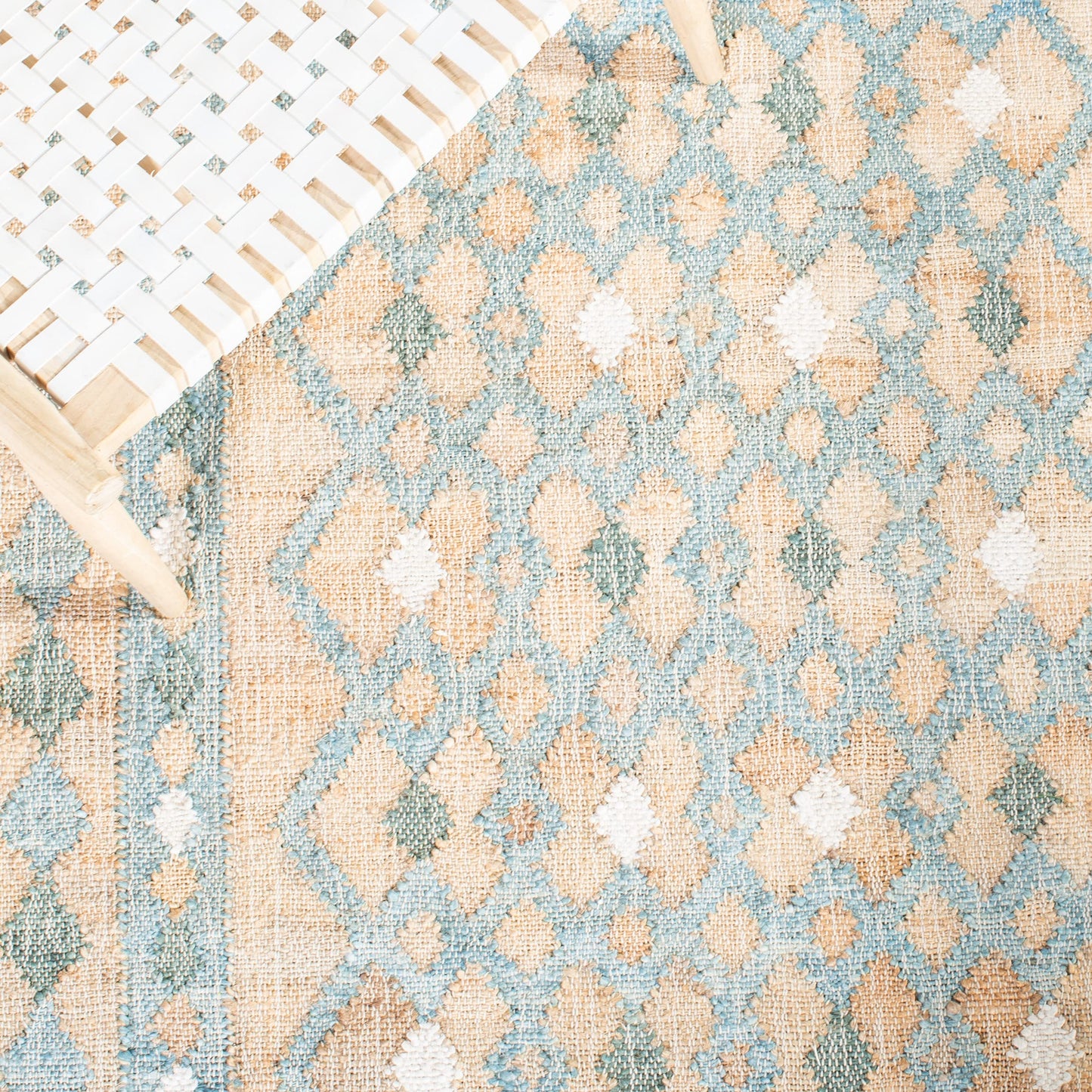 SAFAVIEH Kilim Collection Area Rug - 5' x 8', Natural & Blue, Flat Weave Jute Design, Ideal for High Traffic Areas in Living Room, Bedroom (KLM759M)