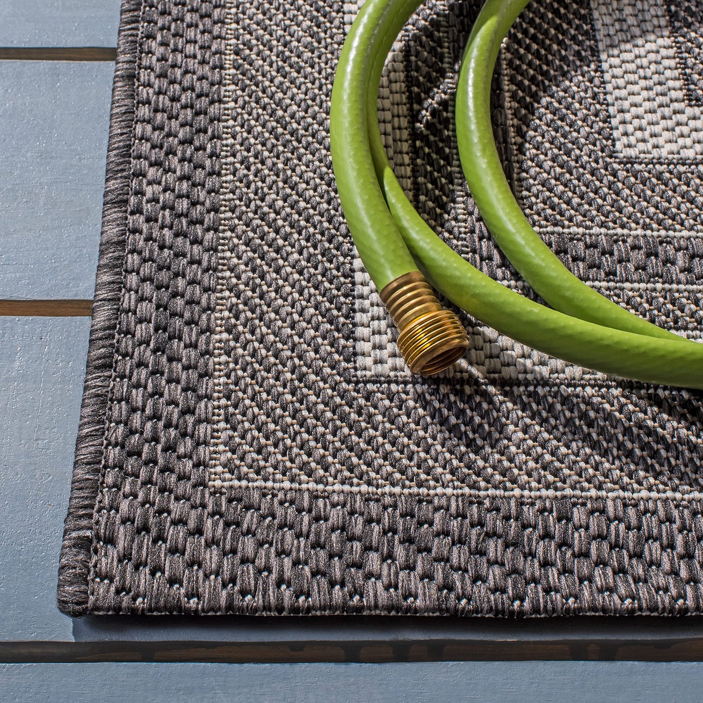 SAFAVIEH Courtyard Collection 8' x 10' Light Grey/Black CY8475 Indoor/ Outdoor Patio Backyard Mudroom Area Rug
