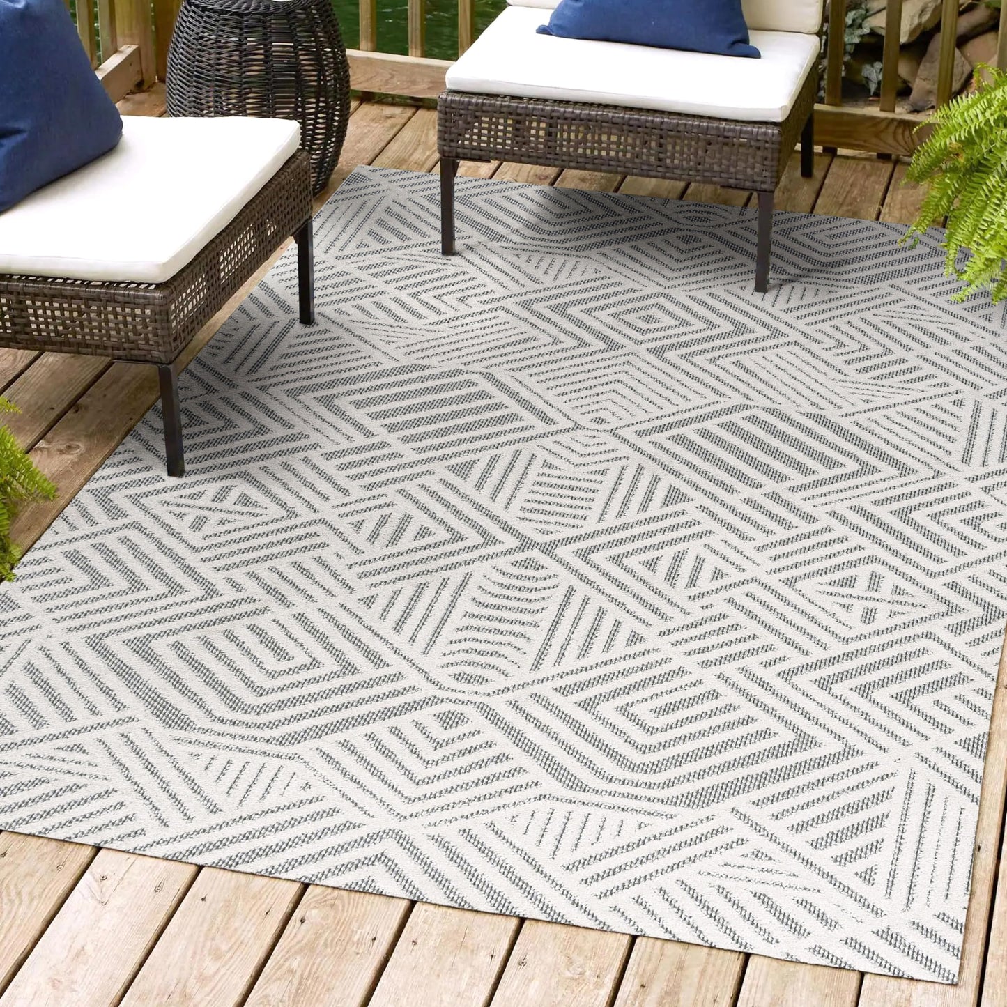 JONATHAN Y Art Deco Geometric Indoor Outdoor Area Rug 4X6 White/Black, Jordan High-Low Pile for Backyard, Patio, Porch, Easy-Cleaning, High Traffic, Pet-Friendly, Non-Shedding (SBH103A-4)