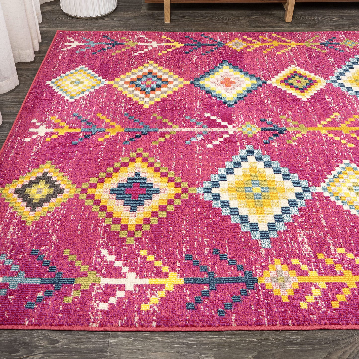 JONATHAN Y Tribal Love Geometric Pink/Multi Indoor Area Rug, 4x6, Bohemian, Casual, Easy-Cleaning for Living Room, Bedroom, Kitchen, Pet Friendly, Non-Shedding (MOH105B-4)