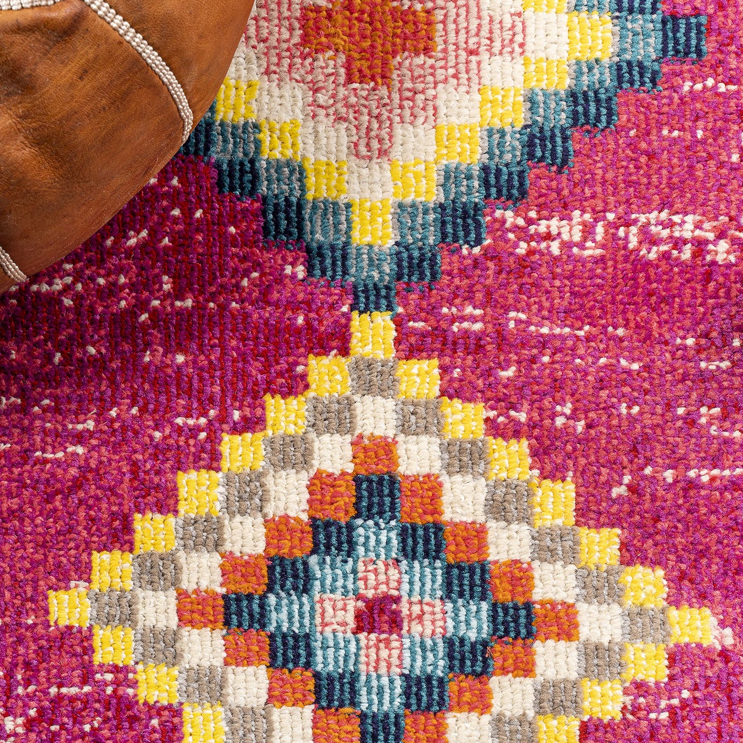 JONATHAN Y Tribal Love Geometric Pink/Multi Indoor Area Rug, 4x6, Bohemian, Casual, Easy-Cleaning for Living Room, Bedroom, Kitchen, Pet Friendly, Non-Shedding (MOH105B-4)
