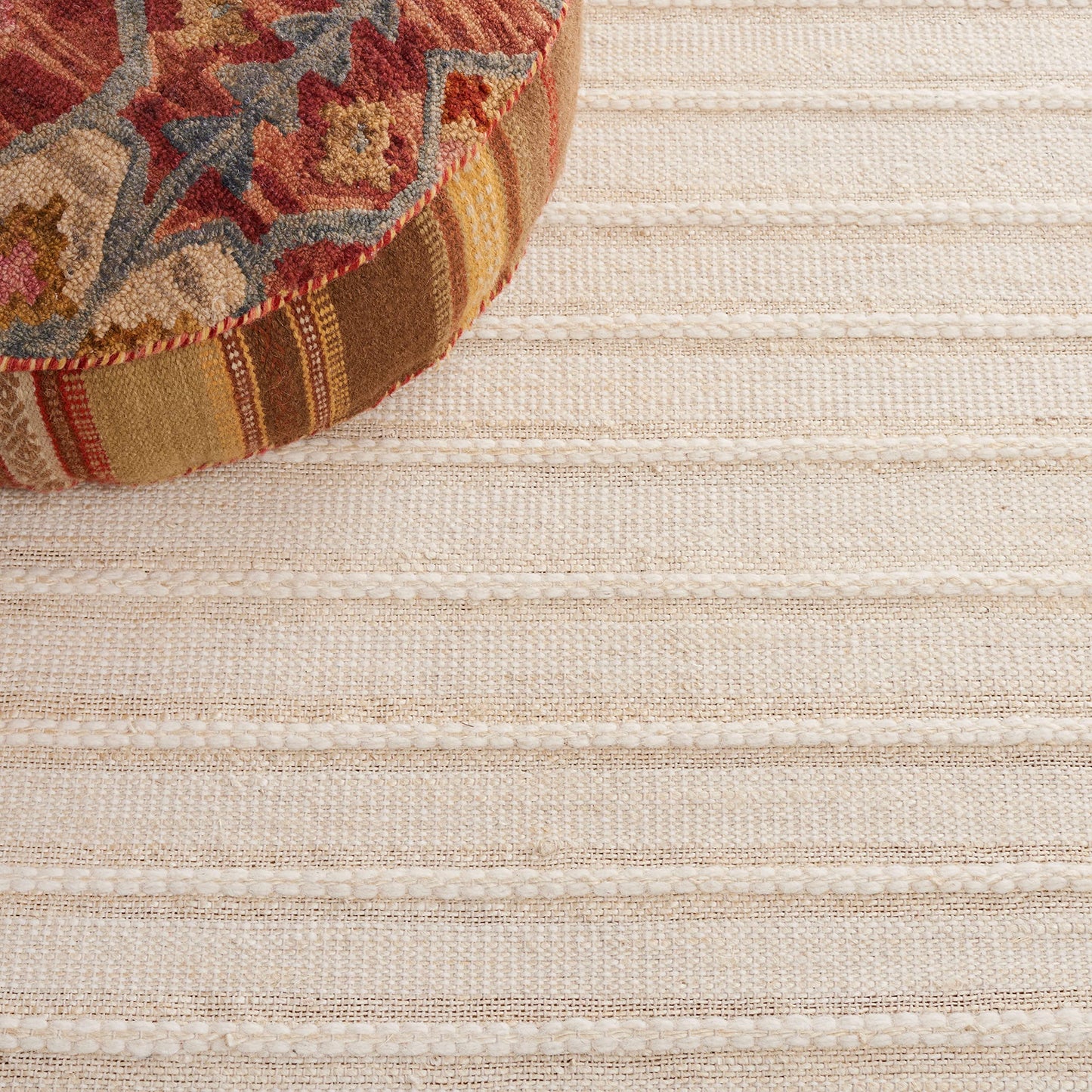 SAFAVIEH Kilim Collection Area Rug - 6' x 9', Natural & Ivory, Handmade Boho Stripe Fringe Jute & Wool, Ideal for High Traffic Areas in Living Room, Bedroom (KLM442A)