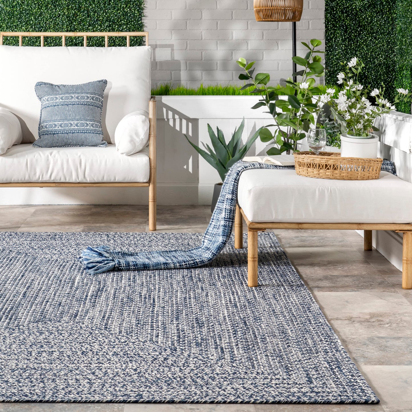 nuLOOM 3' x 5' Solid Hand Braided Indoor/Outdoor Area Rug, Pet-Friendly, High Traffic, Weather Resistant, for Patio, Balcony, Bedroom, Living, Dining Room, Wynn Navy