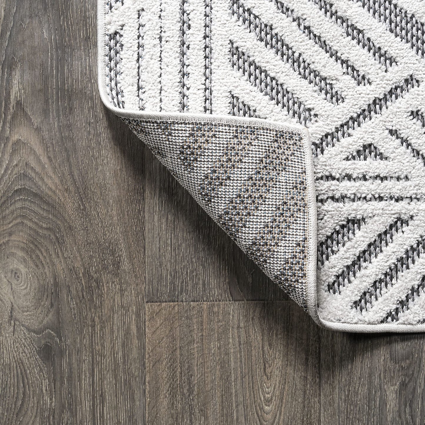 JONATHAN Y Art Deco Geometric Indoor Outdoor Area Rug 4X6 White/Black, Jordan High-Low Pile for Backyard, Patio, Porch, Easy-Cleaning, High Traffic, Pet-Friendly, Non-Shedding (SBH103A-4)