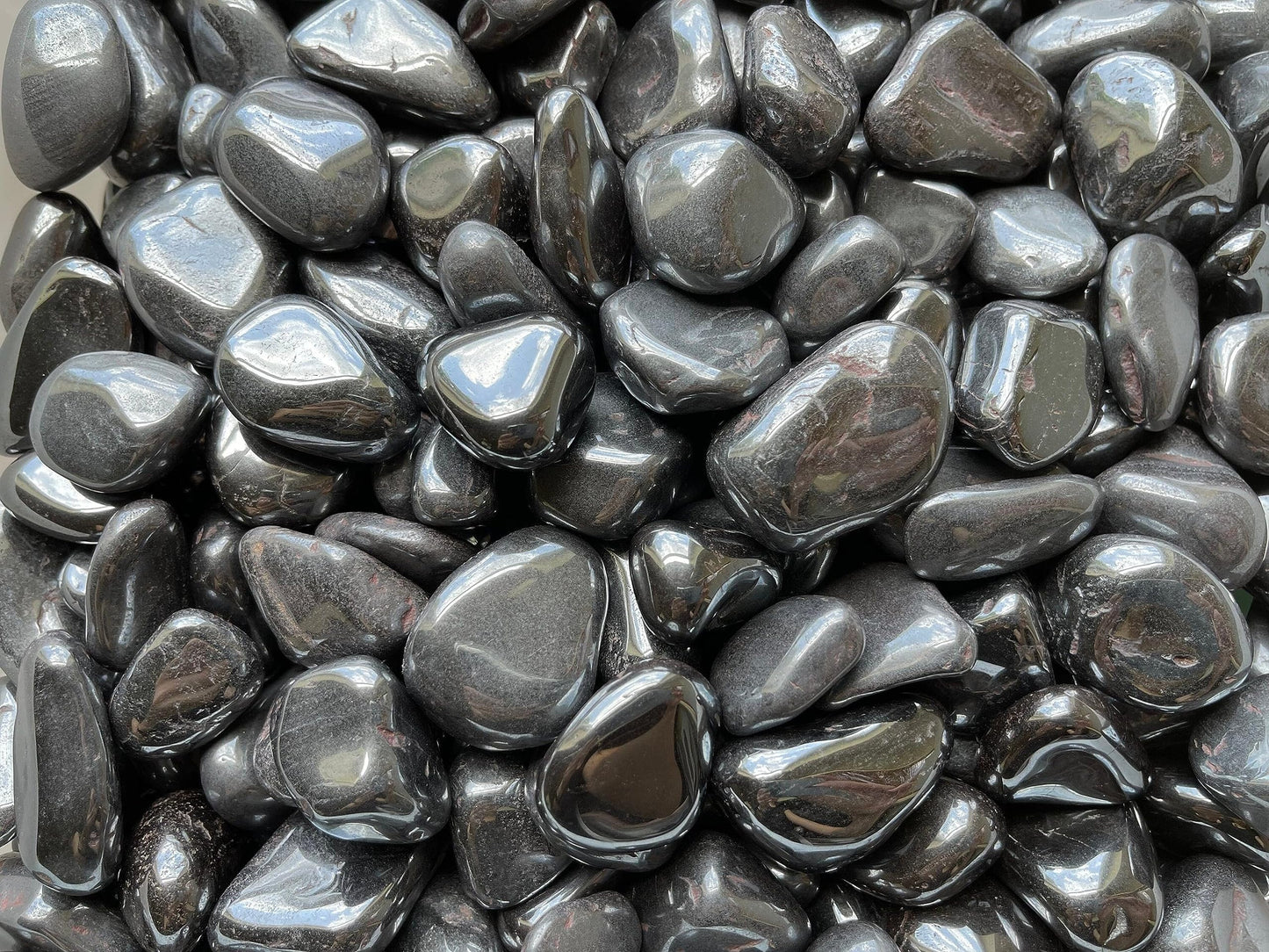 GAF TREASURES 5 Pcs Hematite Tumbled Stones, Polished Natural Hematite Gemstone, Hematite Healing Crystals (Hematite)