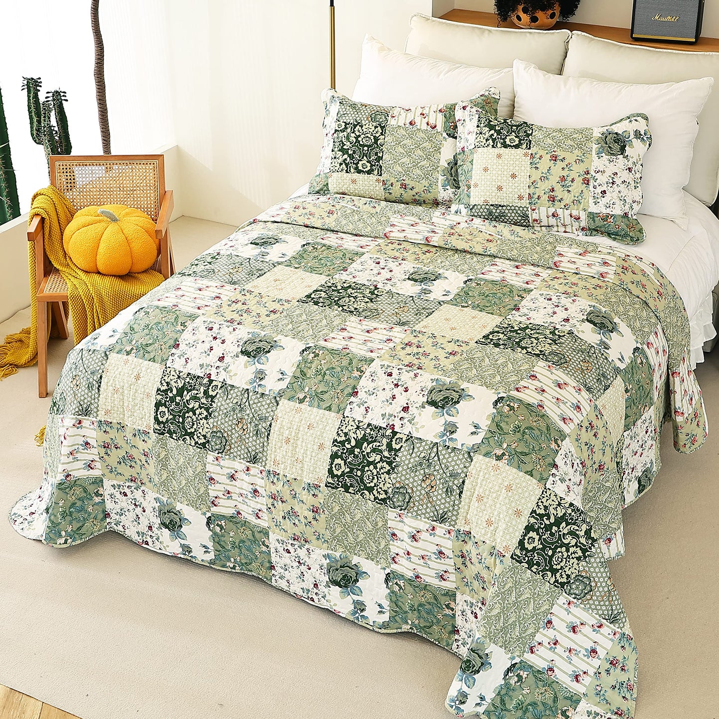 Cmfshape Summer Floral Queen Quilted Bedspread,Romantic Green Quilt Set,Reversible Stitched Bedding Cover All Season,Soft Lightweight Coverlet with Pillow Cases (Green&White, Queen90 x90)