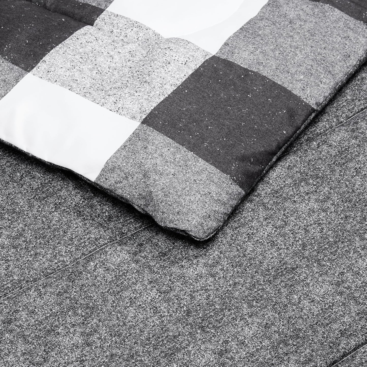 Amazon Basics Lightweight Microfiber Comforter Set, 2-Piece, Twin/Twin XL, Black/White Checkerboard