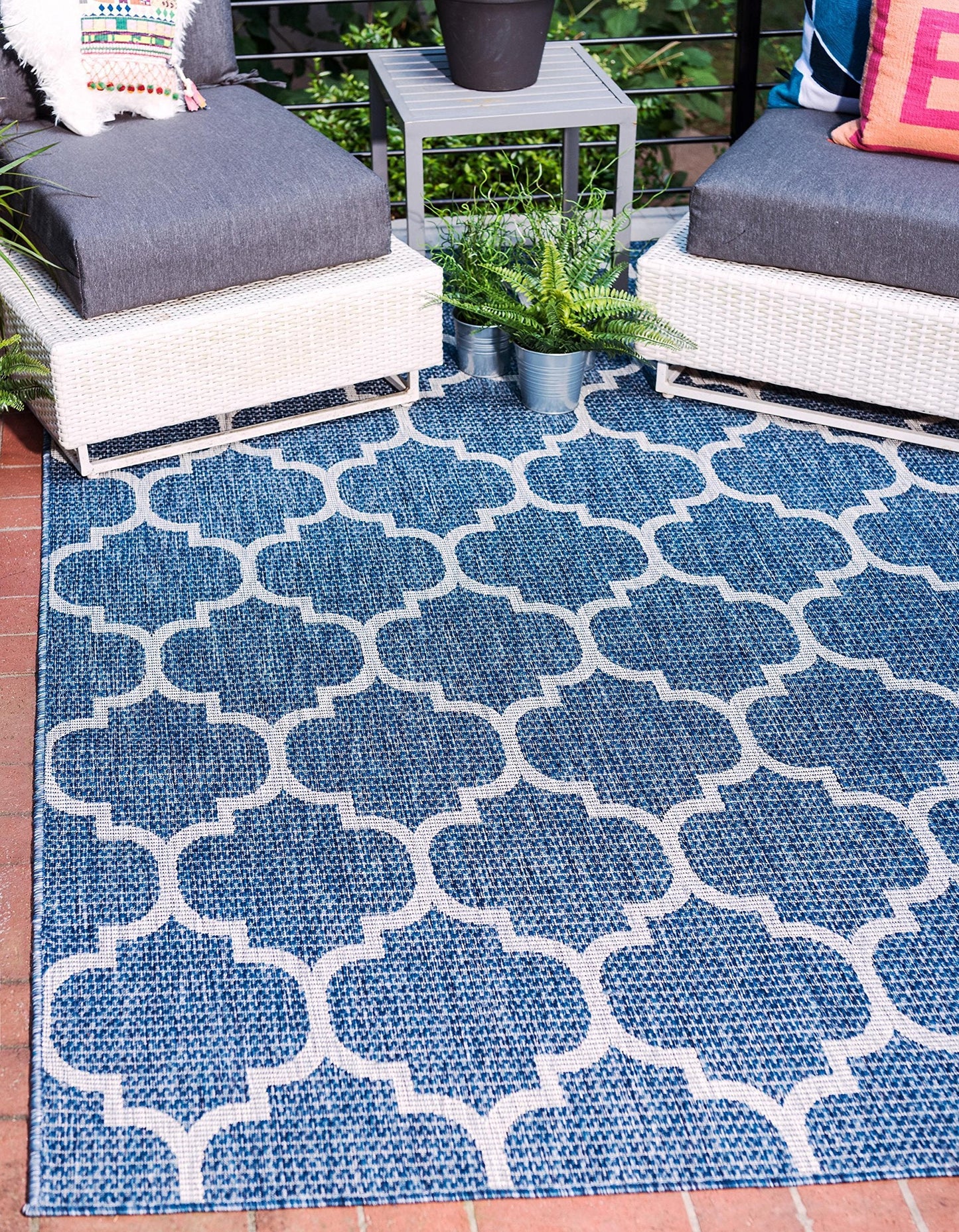 Unique Loom Outdoor Trellis Collection Area Rug (4' 1" x 6' 1" Rectangle, Navy Blue/ Ivory)